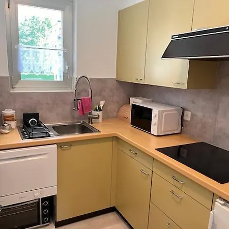 Bella Vista Apartment *